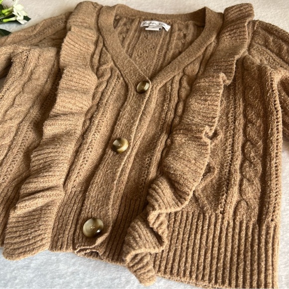 Women’s Sz S Ruffle Up Knit Sweater Preppy V Neck - Picture 2 of 8